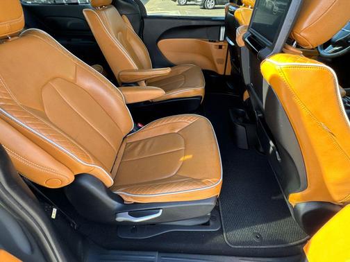 Ceramic Gray Clearcoat 2023 Chrysler Pacifica L