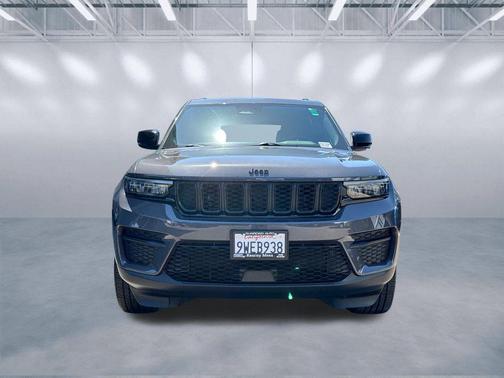 Baltic Gray Metallic Clearcoat 2024 Jeep Grand Cherokee Altitude