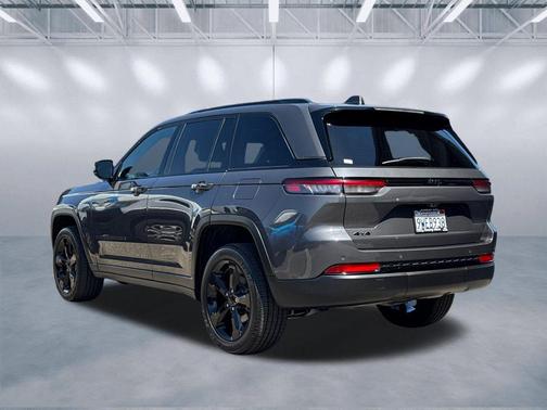 Baltic Gray Metallic Clearcoat 2024 Jeep Grand Cherokee Altitude