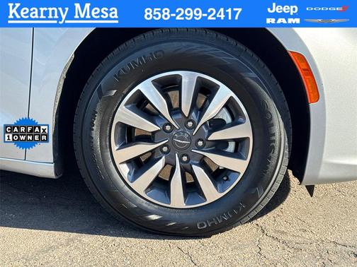 2024 Chrysler Pacifica Hybrid Select