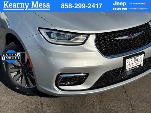 2024 Chrysler Pacifica Hybrid Select