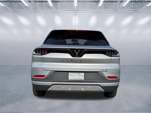 2025 VinFast VF 8 Eco