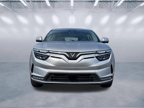 2025 VinFast VF 8 Eco