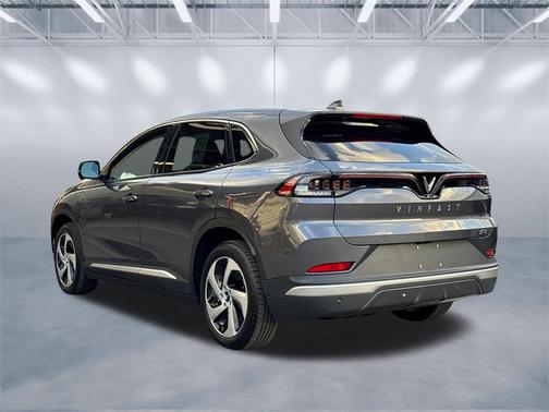 2025 VinFast VF 8 Eco