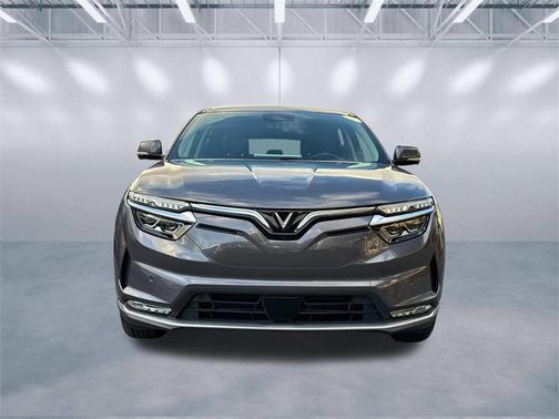 2025 VinFast VF 8 Eco