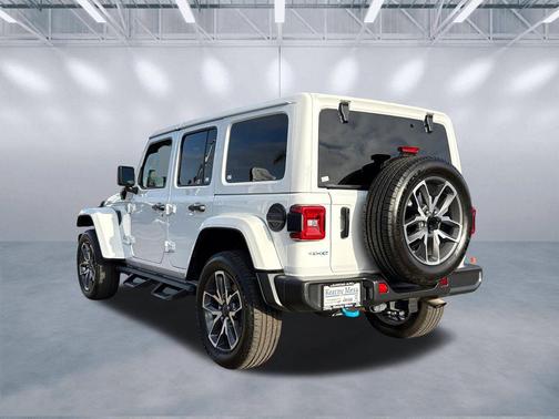 Bright White Clearcoat 2022 Jeep Wrangler Unlimited 4xe Sahara