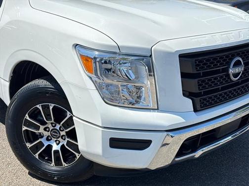 2023 Nissan Titan SV