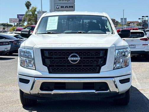 2023 Nissan Titan SV