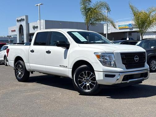 2023 Nissan Titan SV