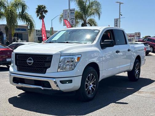 2023 Nissan Titan SV
