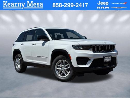 Bright White Clearcoat 2026 Jeep Grand Cherokee Laredo