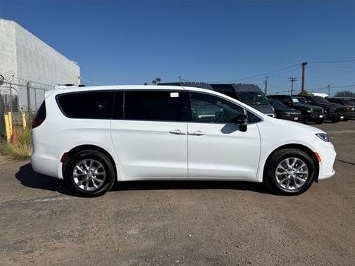 2025 Chrysler Pacifica L