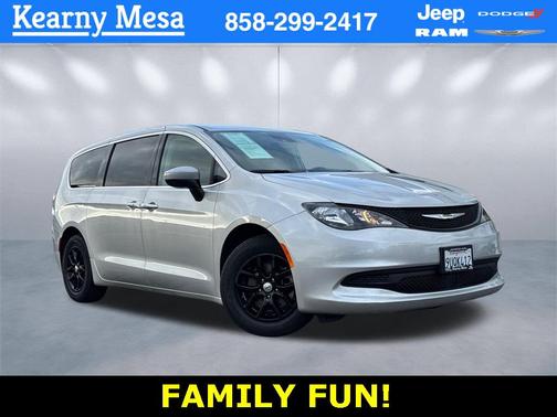 2023 Chrysler Voyager LX