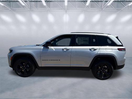 silver zynith 2026 Jeep Grand Cherokee Altitude