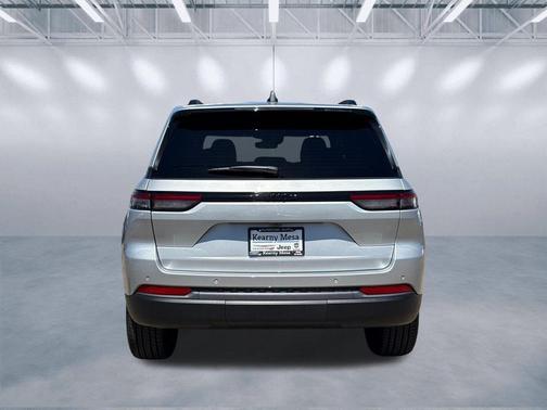 silver zynith 2026 Jeep Grand Cherokee Altitude