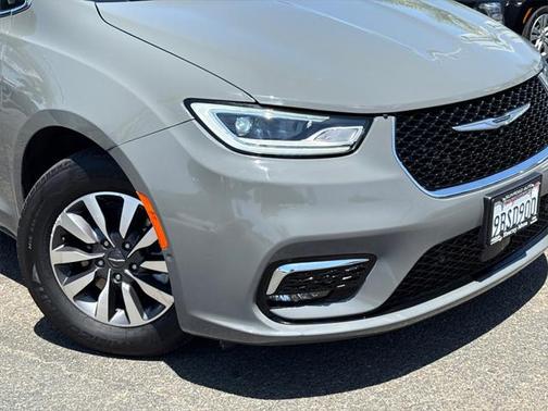 2022 Chrysler Pacifica Hybrid Touring L