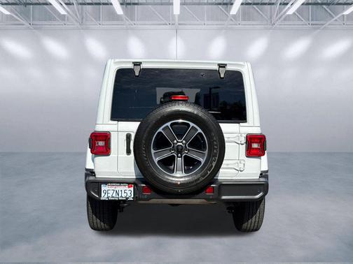 Bright White Clearcoat 2023 Jeep Wrangler 4-Door Sahara 4x4