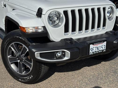 Bright White Clearcoat 2023 Jeep Wrangler 4-Door Sahara 4x4