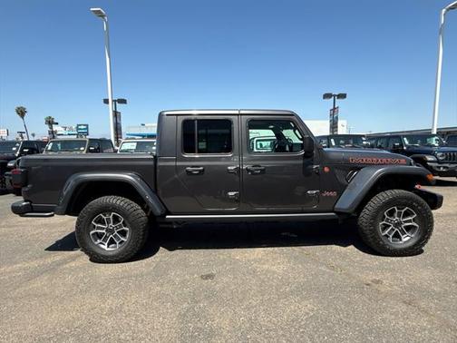 2025 Jeep Gladiator Mojave X