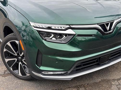 2025 VinFast VF 8 Plus