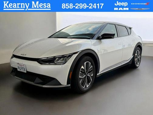 Snow White Pearl 2023 Kia EV6 Light