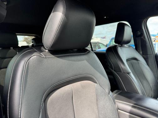 Diamond Black Crystal Pearlcoat 2023 Jeep Grand Cherokee L Altitude