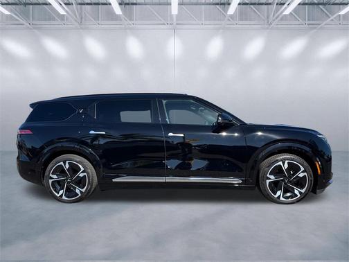 2024 VinFast VF 9 Plus