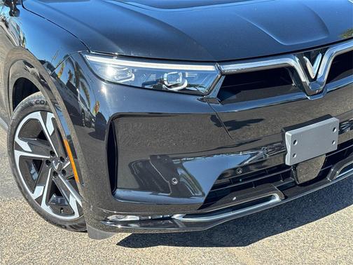 2024 VinFast VF 9 Plus