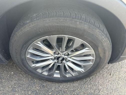 Argent Silver Metallic 2025 Cadillac XT4 Premium Luxury