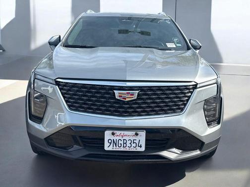Argent Silver Metallic 2025 Cadillac XT4 Premium Luxury