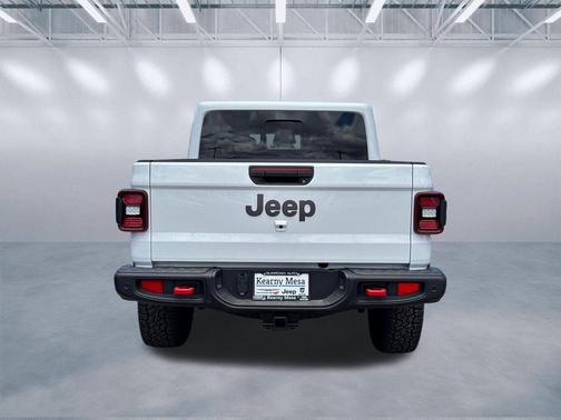 Bright White Clearcoat 2026 Jeep Gladiator Rubicon