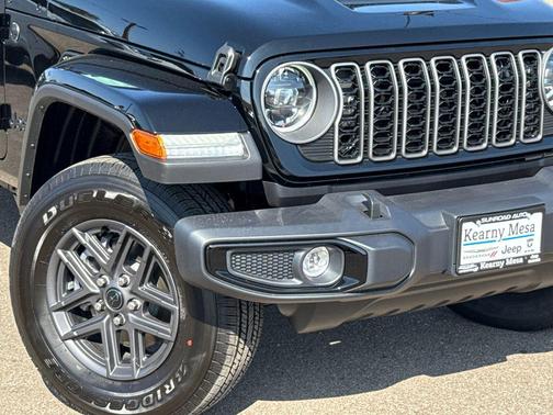 Black Clearcoat 2026 Jeep Gladiator Sport S