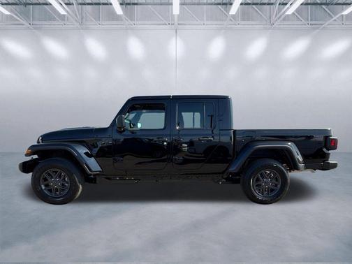 Black Clearcoat 2026 Jeep Gladiator Sport S