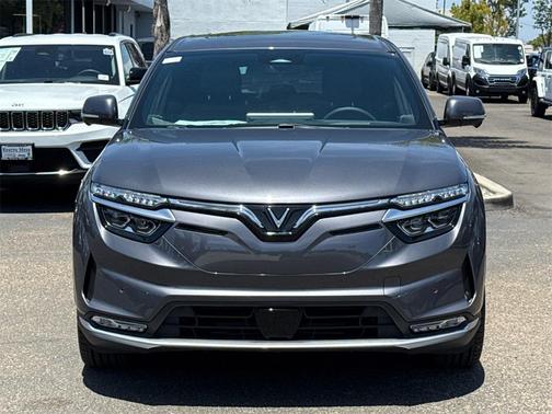 2025 VinFast VF 8 Plus