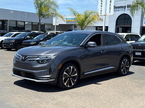 2025 VinFast VF 8 Plus