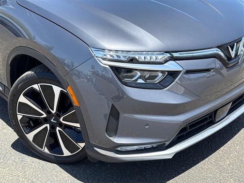 2025 VinFast VF 8 Plus