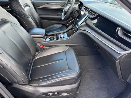 Diamond Black Crystal Pearlcoat 2023 Jeep Grand Cherokee 4xe Base
