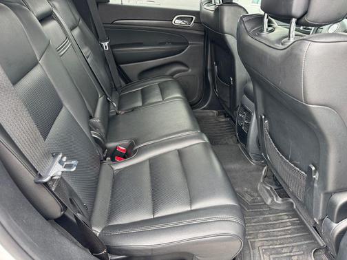 Bright White Clearcoat 2018 Jeep Grand Cherokee Laredo