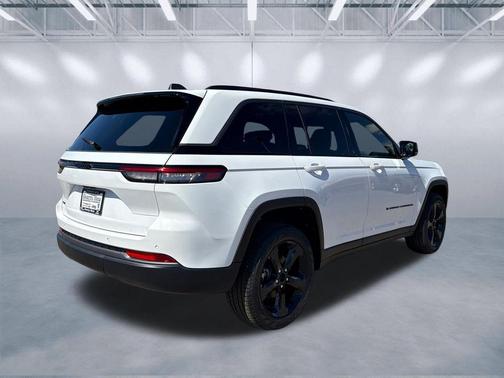 Bright White Clearcoat 2026 Jeep Grand Cherokee Limited