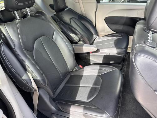 2022 Chrysler Pacifica Hybrid Touring L