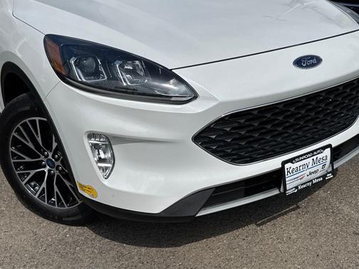 STAR WHITE METALLIC TRI-COAT 2021 Ford Escape SEL
