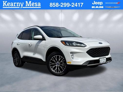 STAR WHITE METALLIC TRI-COAT 2021 Ford Escape SEL