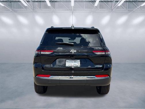 Diamond Black Crystal Pearlcoat 2026 Jeep Grand Cherokee Altitude