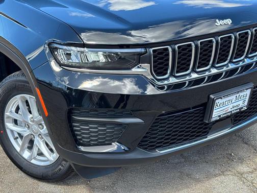 Diamond Black Crystal Pearlcoat 2026 Jeep Grand Cherokee Altitude