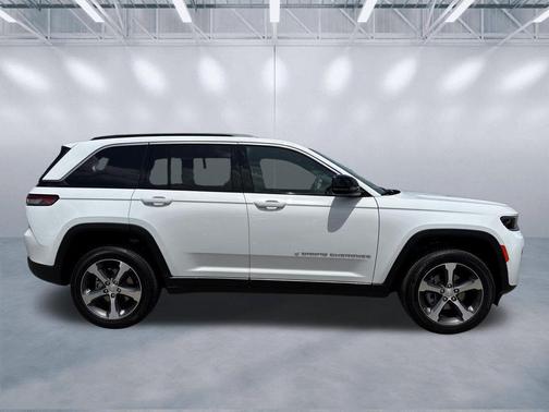Bright White Clearcoat 2026 Jeep Grand Cherokee Limited