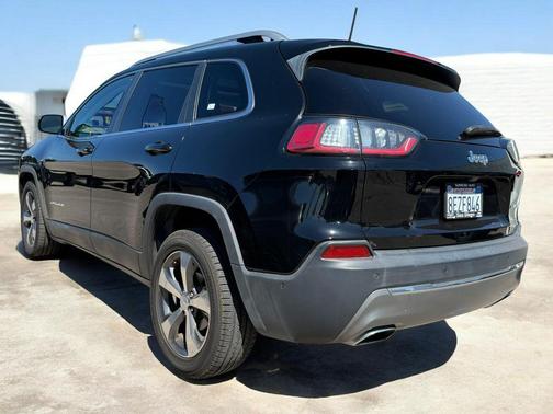 Diamond Black Crystal Pearlcoat 2019 Jeep Cherokee Limited