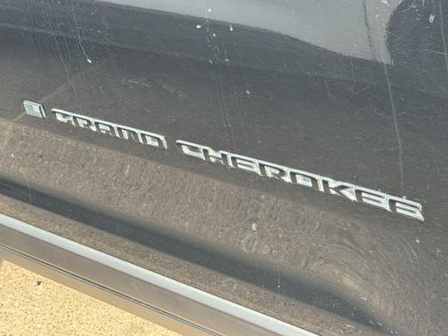 Diamond Black Crystal Pearlcoat 2023 Jeep Grand Cherokee L Altitude