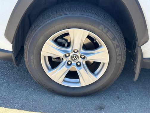 Super White 2019 Toyota RAV4 XLE