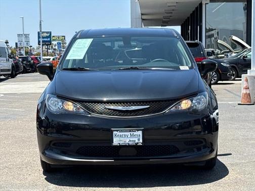 2022 Chrysler Voyager LX