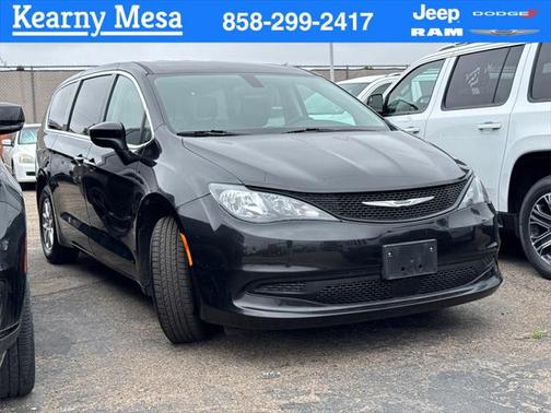 2022 Chrysler Voyager LX